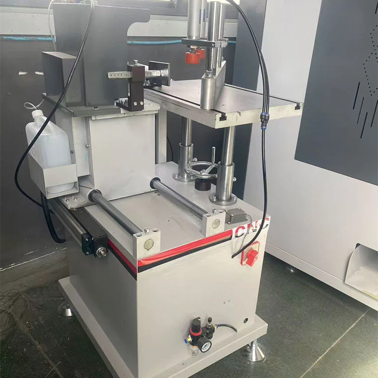เครื่องกัดปลายอลูมิเนียม CNC แกน 3+1 สำหรับลูกฟักหน้าต่างตัดความร้อน