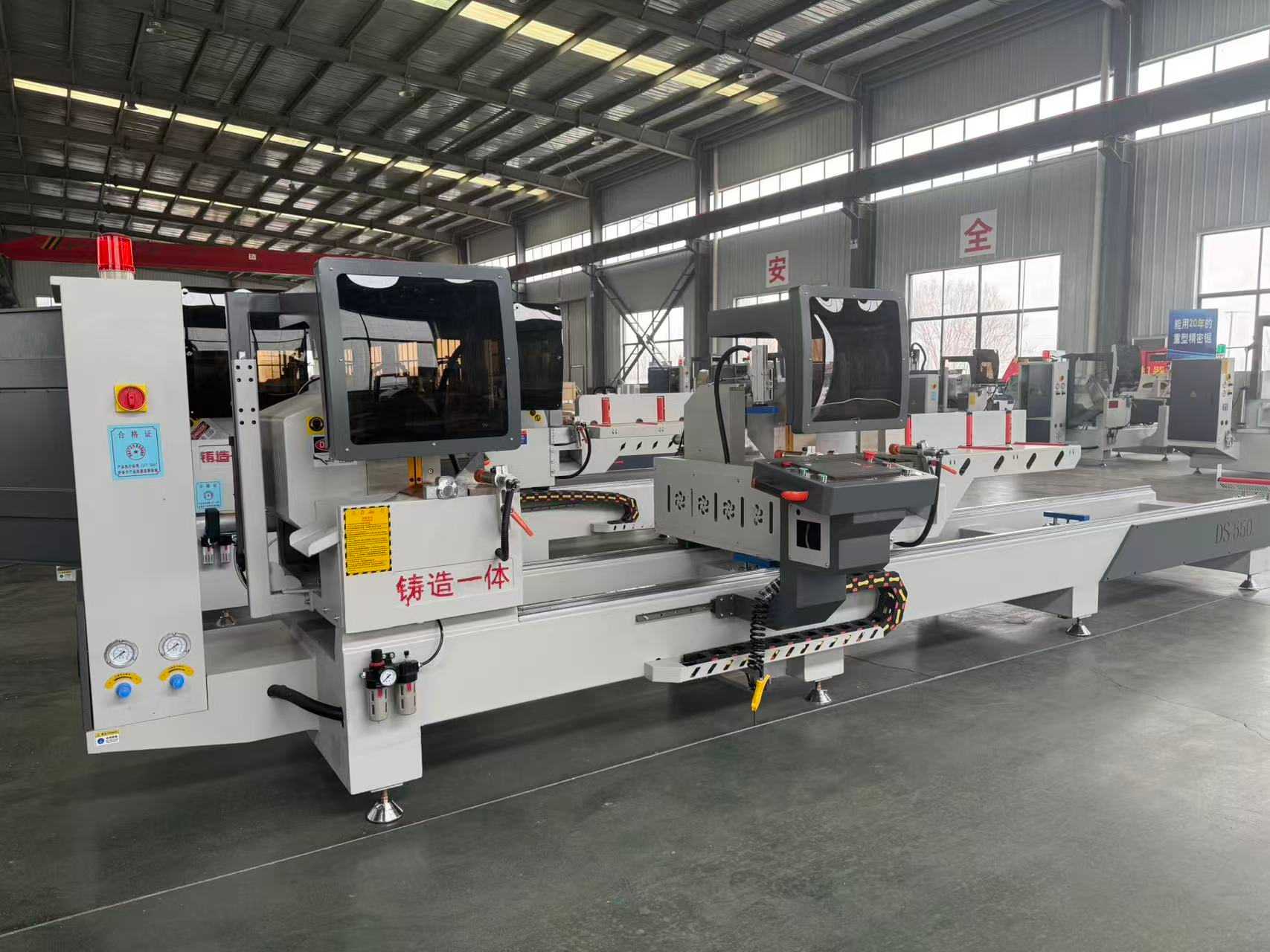 เลื่อยหมุนภายใน CNC 550 องศา 45 องศาและ 90 องศา