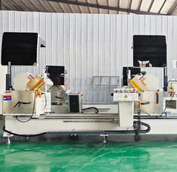 เลื่อยปรับองศาหมุนได้ภายในระบบ CNC 550