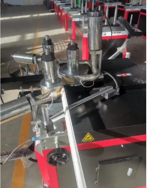 เครื่องดัด CNC สำหรับโปรไฟล์หน้าต่าง/ประตูอลูมิเนียมและ PVC