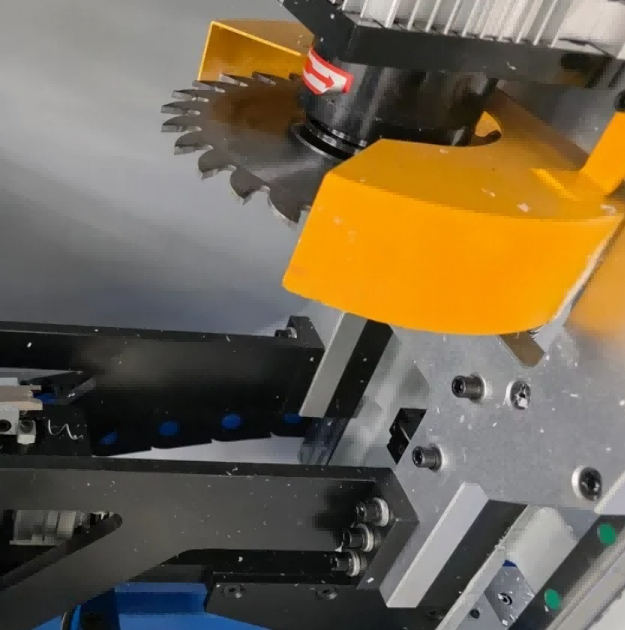 เครื่องทำความสะอาดมุม CNC PVC สำหรับ Windows
