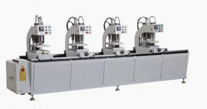 Heavy-Duty PVC UPVC โปรไฟล์ Windows สีสันสดใส เครื่องเชื่อมไร้รอยต่อความเร็วสูงพร้อมหัว CNC 4 หัว