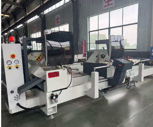 เลื่อยตัด CNC สองหัวความแม่นยำสูงสำหรับการตัด 45° และ 90°