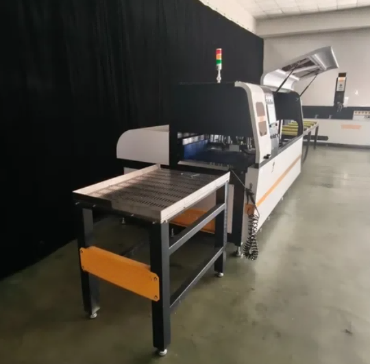 เลื่อยวงเดือน CNC ที่แม่นยำเป็นพิเศษสำหรับโปรไฟล์อะลูมิเนียมอุตสาหกรรม